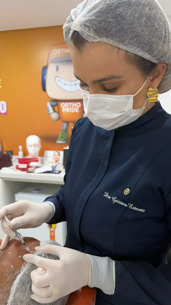 Dra. Geisiane em atendimento